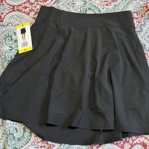 NWT 32° skort